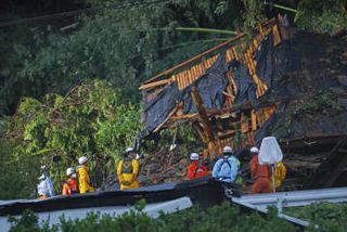 土砂崩れ、女性1人意識なし　不明2人捜索続く、愛知