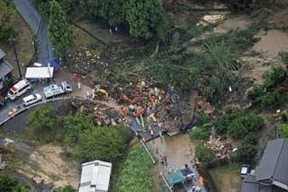 愛知で土砂崩れ、5人巻き込まれ　2人救出、1人は12時間後