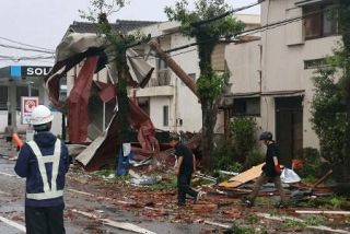 台風が九州上陸、四国本州縦断か　けが人多数、速度遅く影響長引く