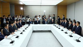 景気判断、１５カ月ぶり上方修正＝個人消費の回復反映―８月経済報告