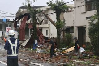 台風が九州上陸、四国本州縦断か　けが人多数、速度遅く影響長引く