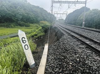 小田急線、線路脇の盛り土崩壊で伊勢原－新松田駅間は終日運転見合わせ　復旧の見通し立たず