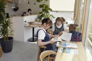 かつての特急停車駅、にぎわい取り戻したい　石川、カフェを備えた旅行代理店オープン