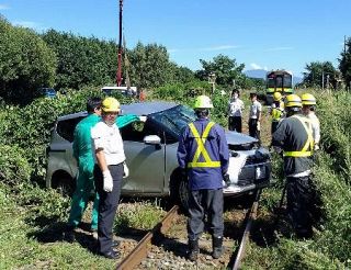 列車と車衝突１人けが、北海道　小清水町の踏切、乗客無事