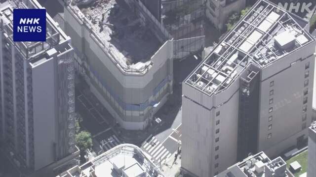 東京 港区 ビル解体工事現場で資材落下 警備員 意識不明の重体