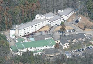 滝山病院「新体制で改革に取り組む」 入院患者虐待事件を受け、朝倉重延院長と朝倉孝二理事長の辞任を発表