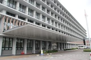 スカートに携帯入れた疑い　福島地裁支部職員を逮捕