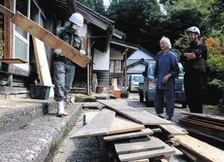 「柱だけでも残せたら…」公費解体される能登の古民家から木材回収　家具に再生し家主の思いもレスキュー