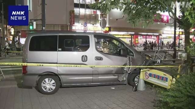 東京 小金井 車が歩道に突っ込み歩行者2人はねる 1人意識不明