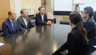 「控訴断念の思い伝えた」　被爆体験者で長崎知事ら