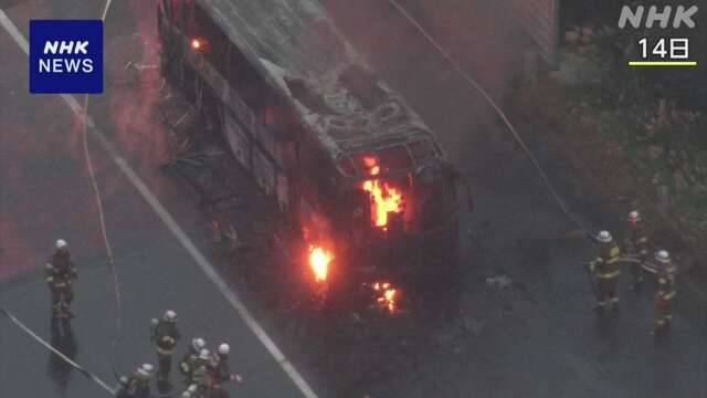 北海道 恵庭 バス火災で運転手「エンジン付近からオイル漏れ」