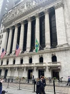 ＮＹ株、半月ぶり最高値　米ＦＲＢ大幅利下げ観測で