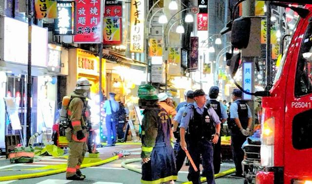 東京・新橋駅そばの雑居ビルから出火、客と店員は避難　けが人なし