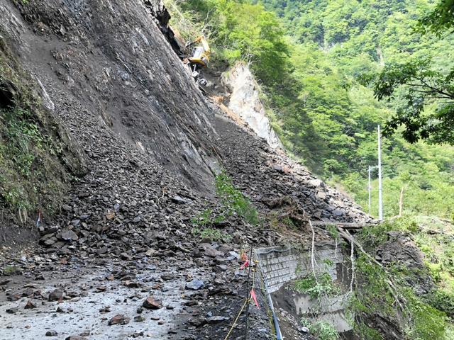 静岡市の林道で土砂崩れ　150人が孤立　明朝ヘリで救助へ