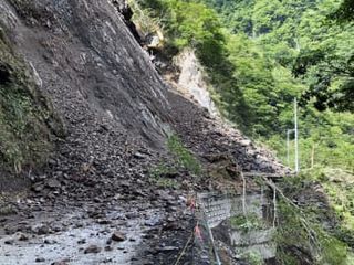 孤立登山者の救助開始　ヘリ搬送、静岡のり面崩れ