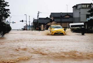 能登の被災者に無情の雨、茶色い水が腰の高さまで…　「米の収穫はムリ」「地震で大変なところに洪水まで…」