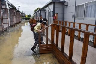 奥能登、続く災害「心折れそう」　仮設が浸水、捜索阻む雨