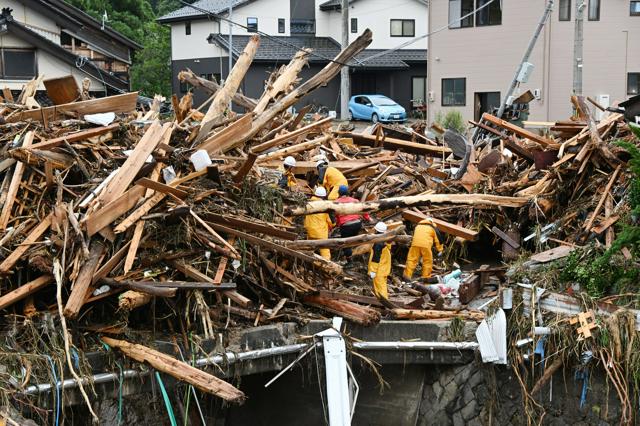 【写真】能登豪雨、懸命な捜索続く　現地の状況を空と地上から