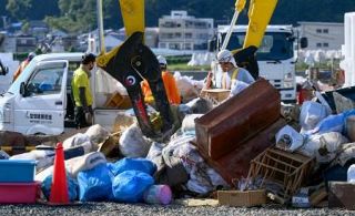 豪雨廃棄物の仮置き開始、能登　地震がれきも、復旧支障