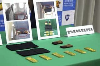 金塊密輸し脱税図った疑い　機内に隠す、韓国籍男2人逮捕