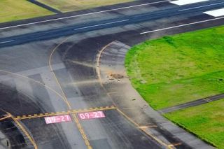 宮崎空港の陥没は不発弾爆発　誘導路、出発便通過２分後