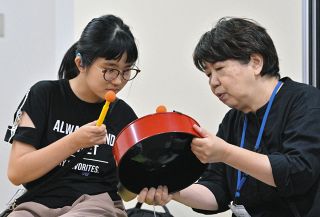 視聴覚両方に障害がある「盲ろう児」　全国初の支援事業から見えた必要性と「三つの課題」