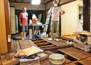 能登豪雨で増える「垂直避難」と漏れる不安　1階台所が水浸しで使えず、食事にも偏りが