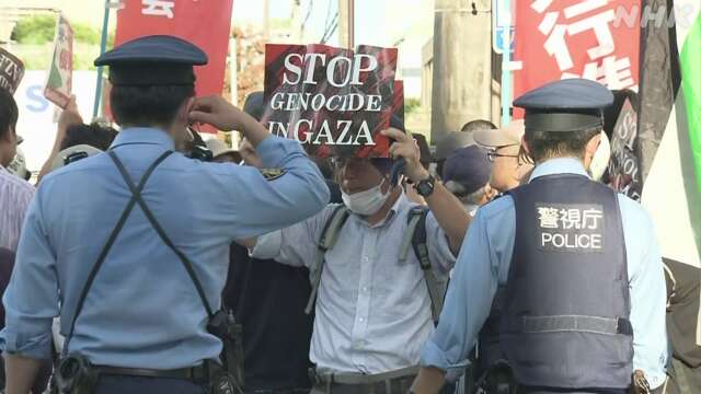 都内のイスラエル大使館前 ガザ地区戦闘1年で抗議デモ