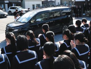 能登豪雨で犠牲、喜三翼音さん最後の別れ　祖父・誠志さん「家族の胸の中に」　参列の同級生も「忘れない」