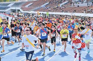 秋空の下、1700人走る喜び　フコク生命グリーンリボンランニングフェス　臓器移植を受けた人と市民ランナーら