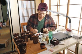 心の中に生き続ける孫と、再び店頭に　能登豪雨で犠牲の中3の祖父母、出店を再開　「一緒におると思って」