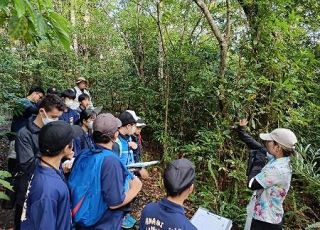 世界遺産・奄美の自然を身近に　中学生ら島で学ぶ