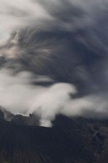 桜島で噴火、噴煙４０００ｍ　宮崎にも降灰予報