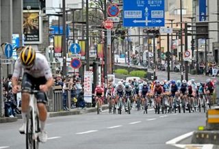 宇都宮、世界の自転車選手が疾走　中心市街地で前哨戦