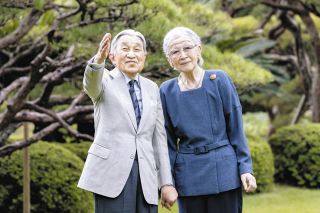 美智子さま90歳に　骨折前は日課の散策でお疲れも…上皇さまが「大丈夫？」と声をかける場面が多く