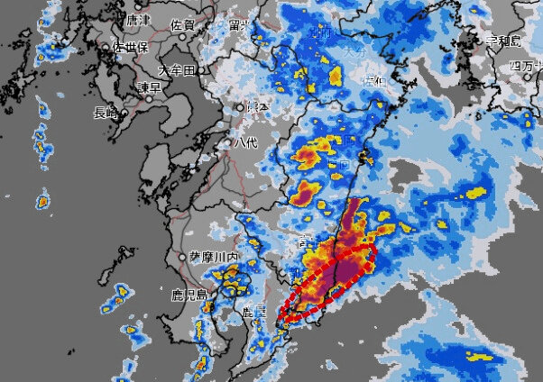 男性1人川に流され不明　宮崎県南部の線状降水帯、道路の冠水相次ぐ