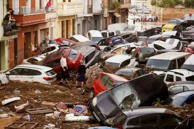 スペイン・バレンシア州で洪水、72人死亡 「20年で最多の雨量」