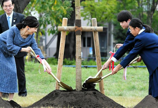 佳子さま、都市緑化祭に出席　式典参加の児童に「がんばりましたね」