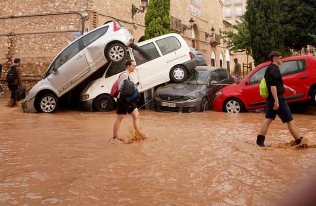 スペイン東部、記録的豪雨の被害拡大　洪水の死者は150人超に