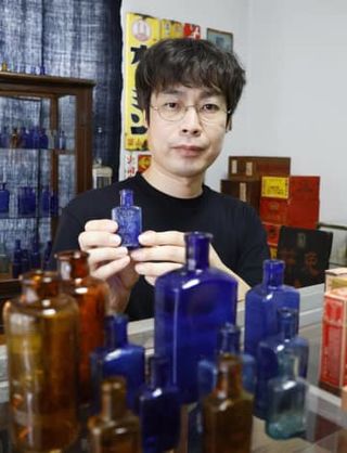 大正～昭和の薬瓶コレクション600本　富山市の男性「色や形に温かみ」