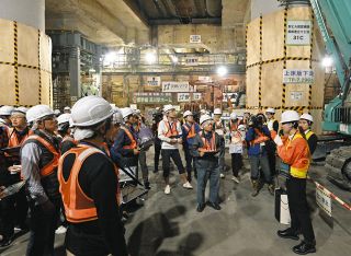 リニア中央新幹線起点の品川駅、周辺住民に工事現場を公開　深さ13mの立て坑、ホームはさらに40m深く