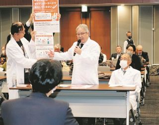 マイナ保険証一本化、歯科医師ら100人が「撤回を」　厚労省担当者も「まだまだ懸念を抱いている人が…」