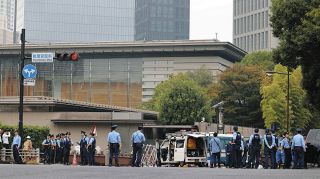 官邸襲撃事件、実行犯は「ローンオフェンダー」か　ワインボトルで火焔瓶作製　殺人未遂容疑で男を再逮捕　