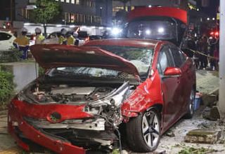 歩道に車乗り上げ3人搬送　鹿児島、1人意識不明