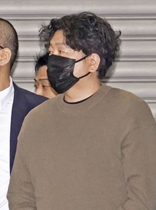 無登録でFX疑い、4人逮捕　16億円集めたか、警視庁