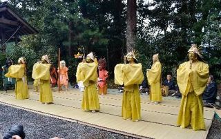 ２０年ぶり「花園の仏の舞」　和歌山・かつらぎ町の遍照寺