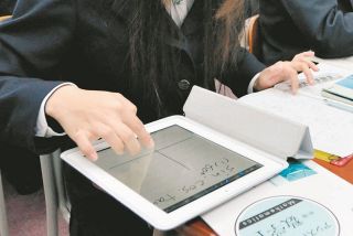 「文房具と同じだから」無償貸与は終了？　公立高の学習用タブレット端末　1台7万円、家庭負担と突然言われても