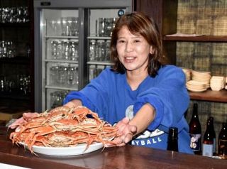 輪島照らす赤ちょうちん　主婦たち「街に元気を」