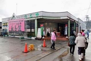 輪島、町唯一のスーパー本格再開　地震と豪雨の二重被災乗り越え