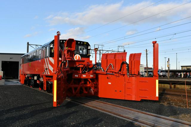 JR北海道、新しい大型除排雪車を公開　空港と札幌結ぶ千歳線に投入